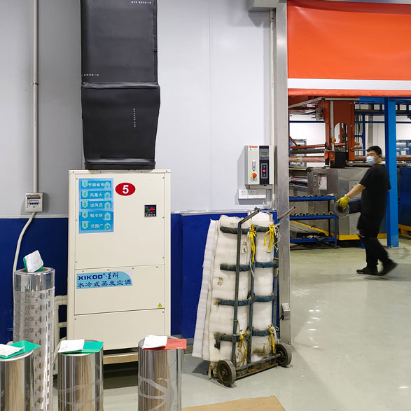 注塑車間（崗位區(qū)域）制冷降溫，應(yīng)用蒸發(fā)冷省電空調(diào)7p 風管機