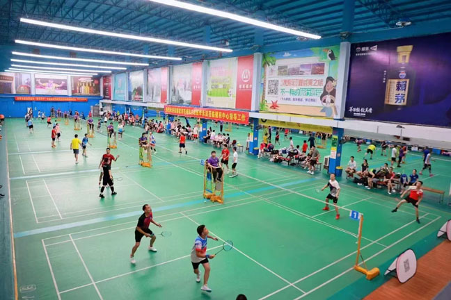 羽毛球館區域降溫，安裝蒸發冷省電空調-立式管道機型