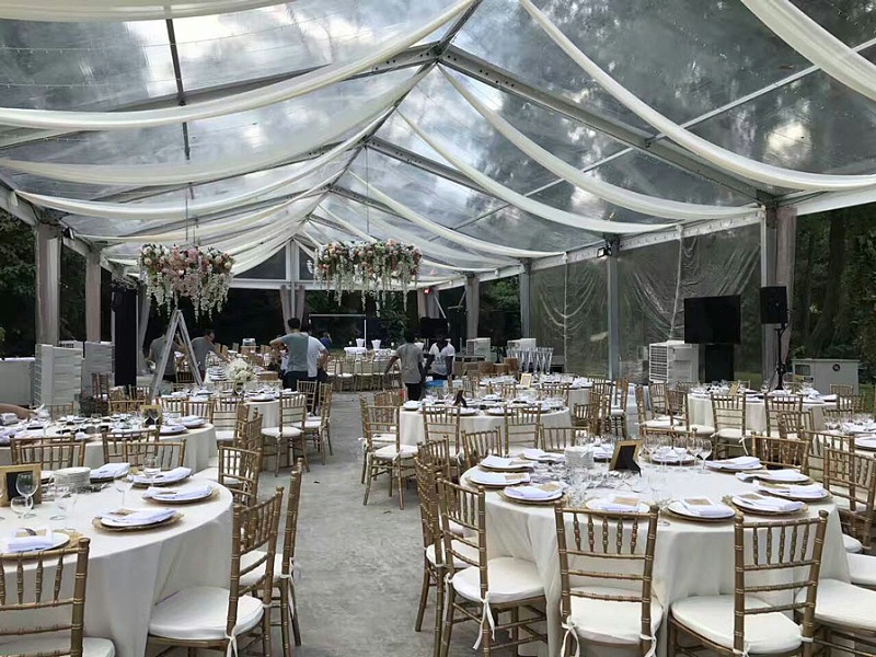 移動(dòng)環(huán)?？照{(diào)降溫設(shè)備-應(yīng)用戶外餐廳降溫通風(fēng)案例